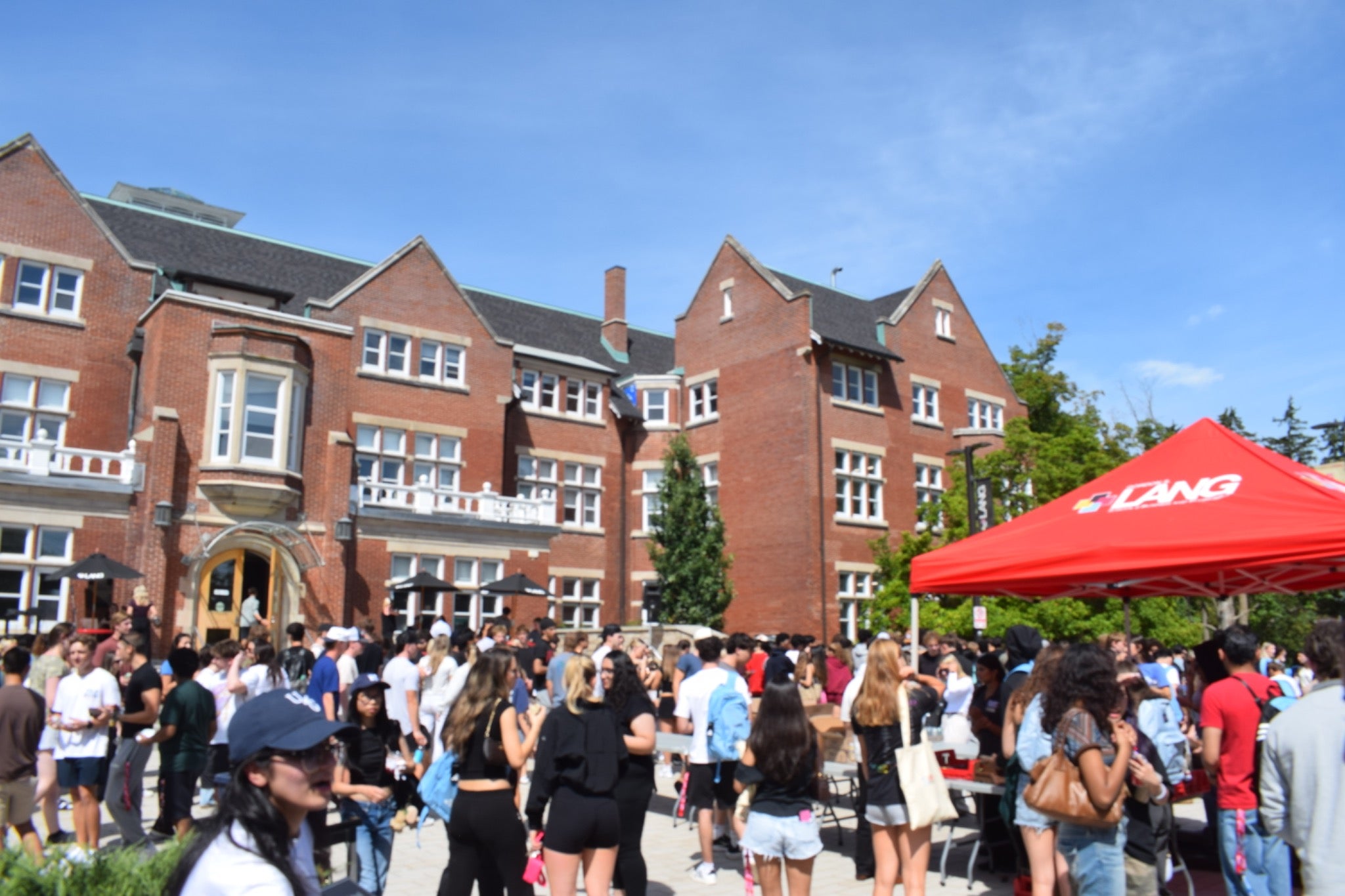 Incoming LANG students connecting during O-Week